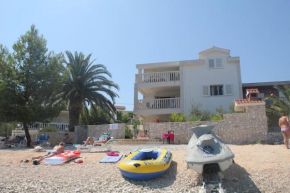 Apartment Arbanija 14825b
